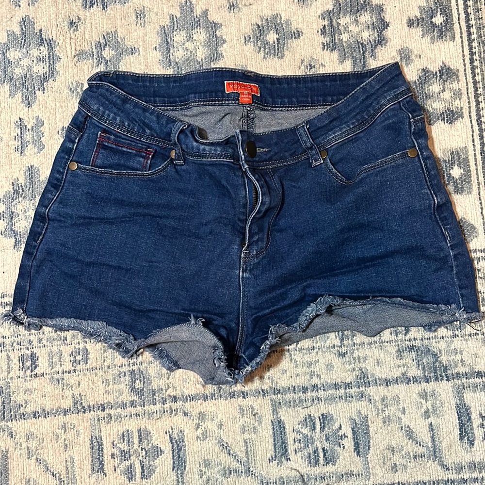 Modcloth Jean shorts with rainbow on back pocket